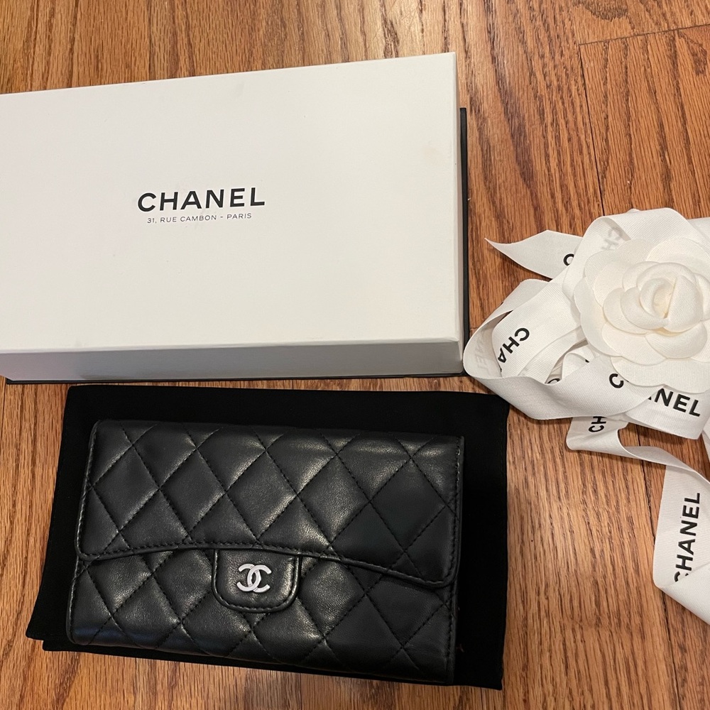 Chanel classic flap leather wallet